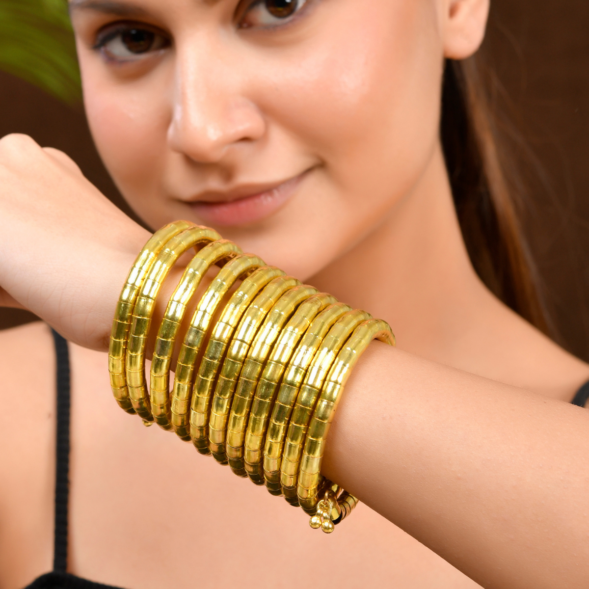 Shoshaa Gold-Plated Spiral Bracelet