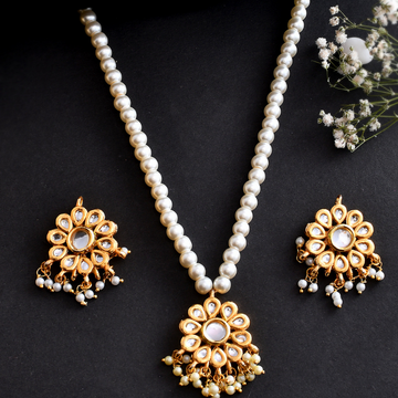 Gold Plated Kundan & Pearl Short Necklace