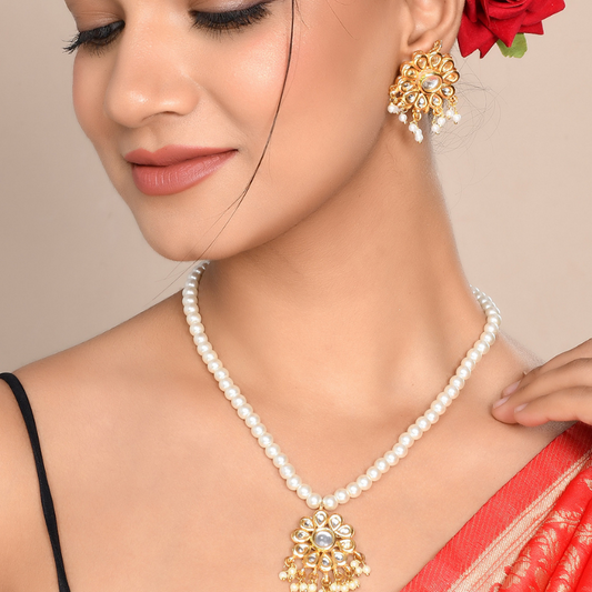 Gold Plated Kundan & Pearl Short Necklace