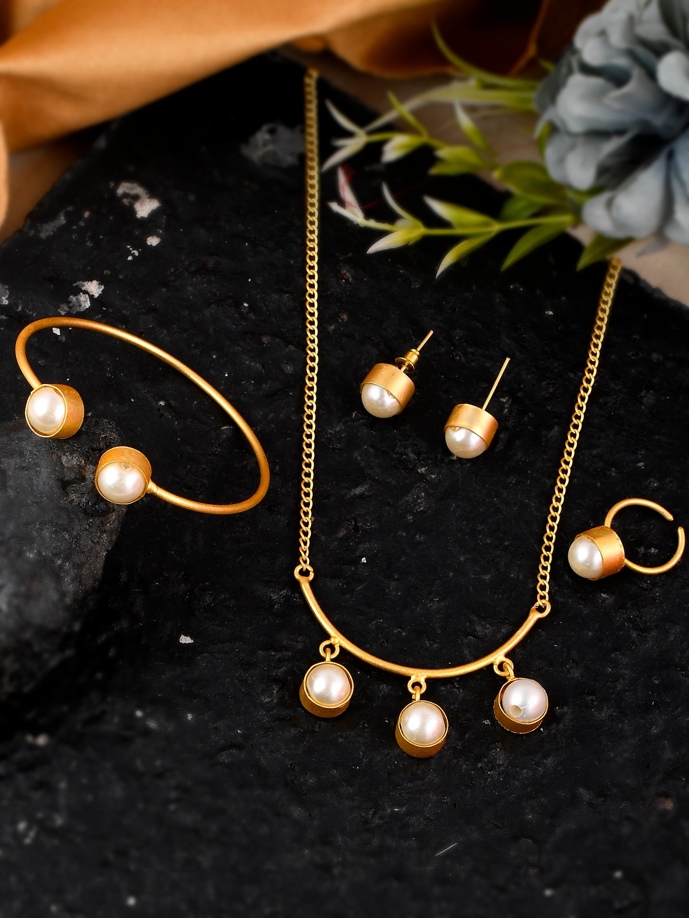 Set of 4 Gold-Plated Pearl Short Necklace